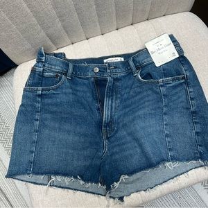 Abercrombie High Rise Mom Short Size 32 / 14